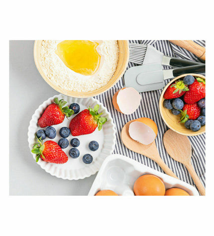 Set of 18 Quttin Foodie black silicone baking spatulas, 28 x 4 cm, 2 mm thick, ideal for baking and cooking.