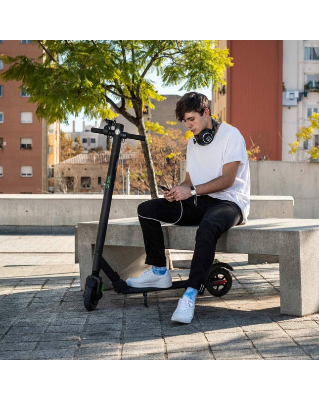 Black Youin universal smartphone holder for bicycles, designed for outdoor sports and urban mobility, securely gripping smartphones.