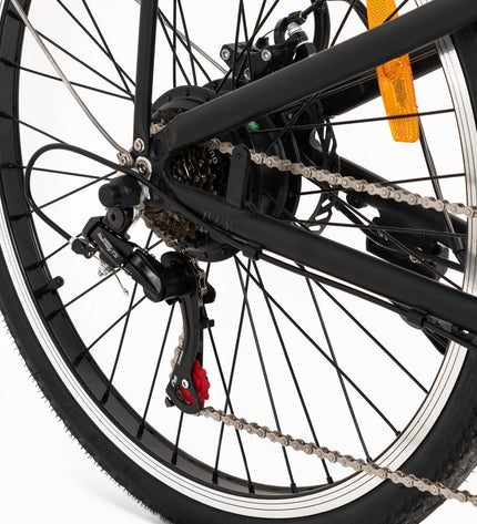 Black Youin BK2226B electric bike with 26-inch wheels and 250W motor, designed for sport and outdoor cycling.