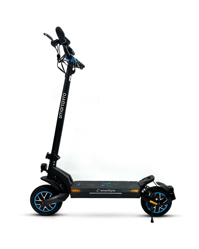 Smartgyro electric scooter in black with 500W motor, designed for urban mobility and outdoor use.