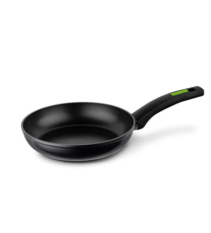 Monix green and black 18cm aluminum pan with Bakelite handle, ideal for cooking and kitchen use.