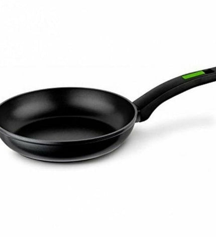 Monix Pan M481226 Groen electronic camera with lens and controls, in a sleek green design suitable for photography and videography