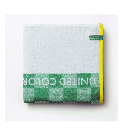 Benetton green beach towel, 140x170 cm, soft cotton, perfect for home, bath, or outdoor use.