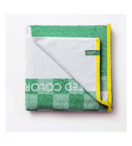 Benetton green beach towel with 140x170 cm size, featuring a soft fabric design, ideal for home, bath, or beach use.