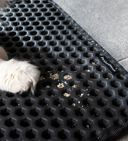 InnovaGoods Clikatt cat litter mat with textured surface for trapping messes, designed for easy cleaning and feline comfort.