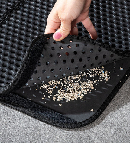 InnovaGoods Clikatt cat litter mat with textured surface for trapping litter and keeping the area clean.