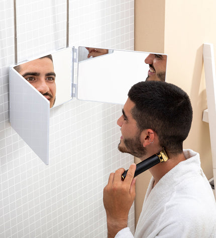 InnovaGoods bathroom mirror with LED lighting and 360º view, sleek design with illuminated edges for modern bathroom decor.