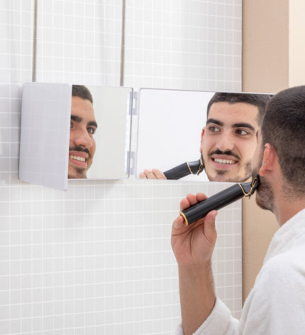 InnovaGoods bathroom mirror with LED lighting and 360º view, reflecting a modern bathroom setup with sleek design.