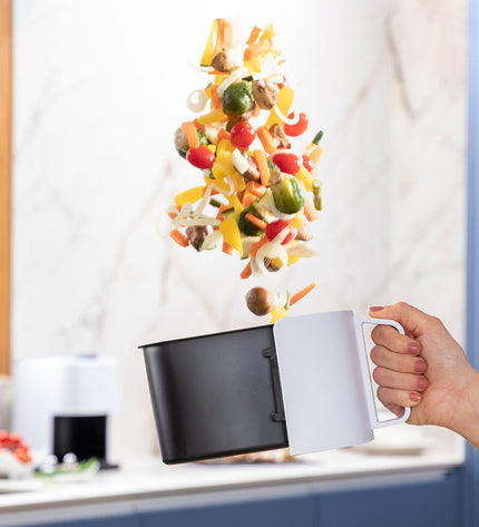 InnovaGoods Fryinn Lite white air fryer with 1200W power and 2L capacity, compact kitchen appliance for healthy cooking