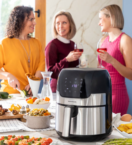 InnovaGoods Fryinn 3500 black air fryer with 3.5L capacity, stainless steel exterior, compact kitchen appliance for healthy frying.