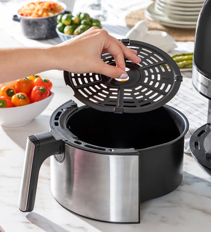 InnovaGoods Fryinn black air fryer with stainless steel finish, 3.5L capacity, 1400W, compact kitchen appliance for healthy frying.