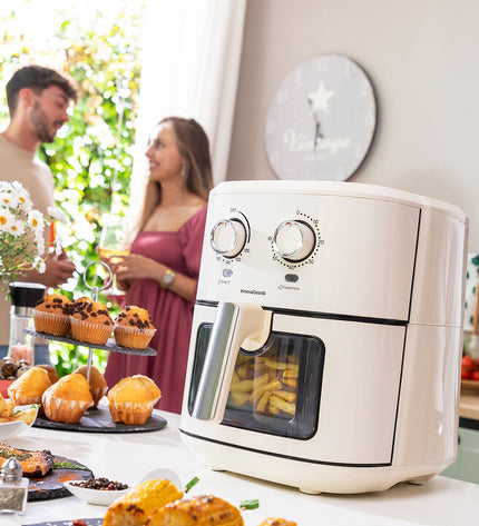 InnovaGoods Vynner Pro 6500 crème air fryer with 6.5L capacity, stainless steel body, 1700W, compact kitchen appliance.
