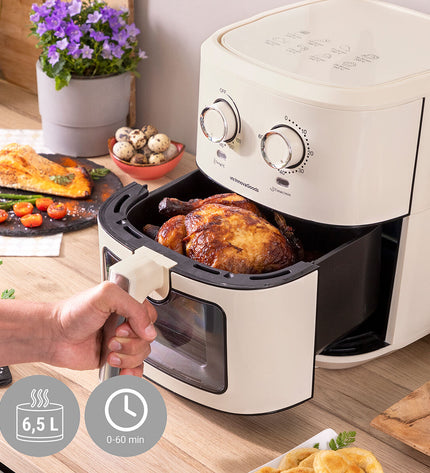 InnovaGoods Vynner Pro 6500 crème air fryer with 6.5L capacity and stainless steel exterior, 1700W for home cooking.