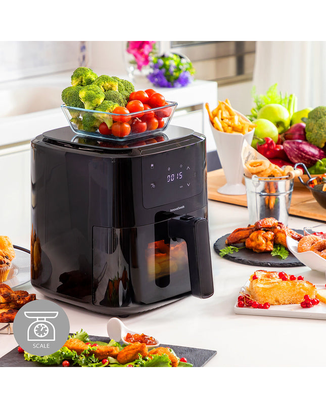 InnovaGoods Fryinn Balance 5000 black air fryer with stainless steel basket, 1500W, 5L capacity for home cooking.