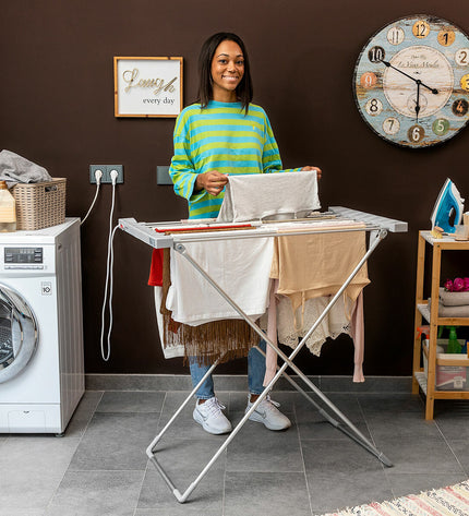 InnovaGoods Opvouwbaar Elektrisch Kledingdroogrek with 8 bars, compact design, 120W, for efficient indoor clothes drying.