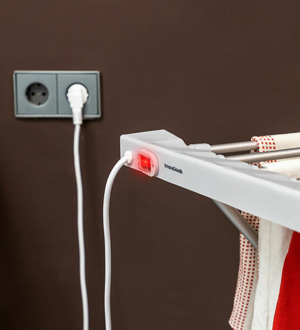 InnovaGoods opvouwbaar elektrisch kledingdroogrek with 8 bars and 120W, shown folded and extended for home laundry drying.