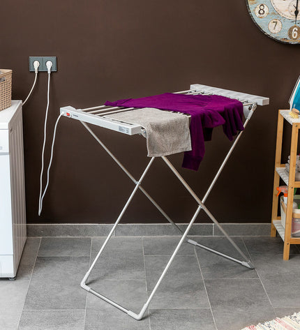 InnovaGoods foldable electric clothes drying rack with 8 bars and 120W, perfect for home laundry and drying clothes efficiently.