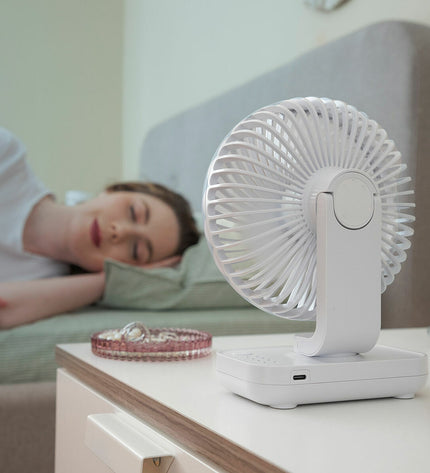 InnovaGoods rechargeable desk fan with 5.4-inch blade, 3600mAh battery, portable air conditioning, ideal for home and office use.