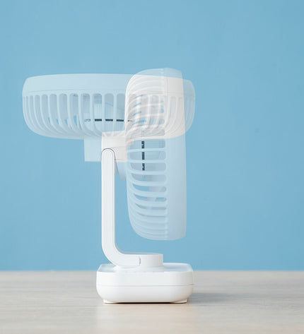 InnovaGoods rechargeable desk fan with 5.4-inch blade, 3600mAh battery, portable air conditioning for home and office use.