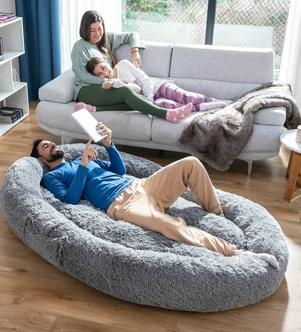 Grey InnovaGoods human dog bed for large pets, soft cushioned design with cozy fabric for comfortable lounging.