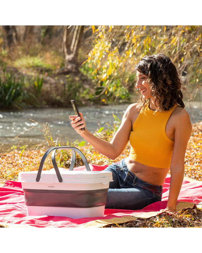 InnovaGoods foldable picnic basket with lid, serving as a table, for outdoor camping and outdoor activities.