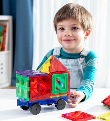 Magoks InnovaGoods magnetic 3D building blocks set with 57 pieces for creative construction and imaginative play.