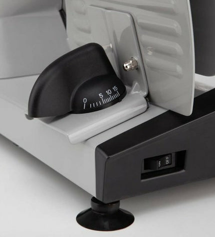 Orbegozo Snijmachine 18067, small electric kitchen appliance with a compact design and stainless steel slicing blade.
