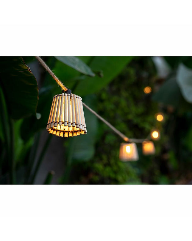 Outdoor 8m LED light garland by New Garden with 10 E27 bulbs, 350 lumens, perfect for garden decoration and outdoor ambiance.