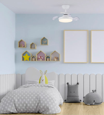 CristalRecord plafondventilator in wit, 55 cm diameter, mounted on ceiling, designed for home cooling and air circulation.