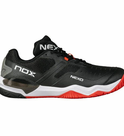 Adult Nox Sport Nexo tennis padelschoenen in zwart, designed for outdoor sports with supportive athletic features.