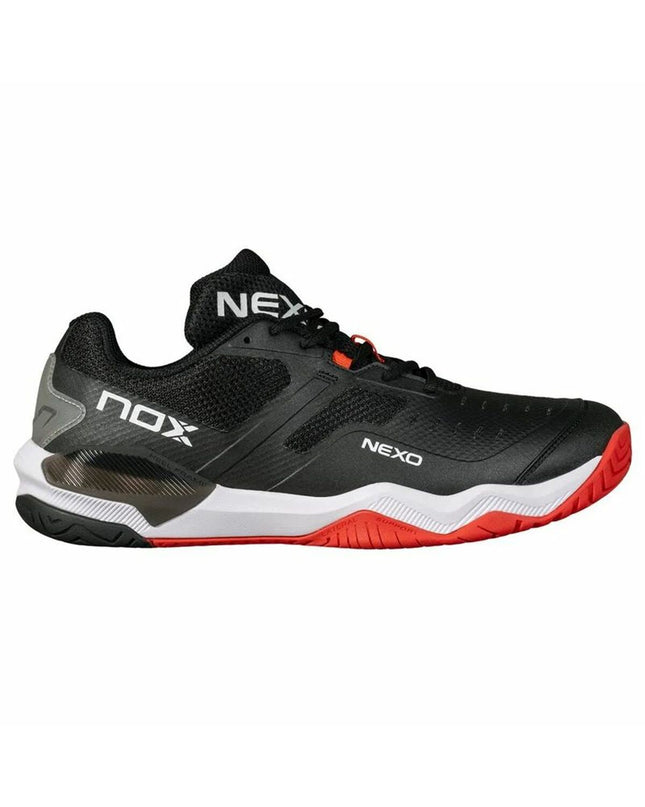 Adult Nox Sport Nexo tennis padelschoenen in zwart, designed for outdoor sports with supportive athletic features.