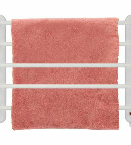 Elektrisch wand-handdoekenrek by Orbegozo, 90W, mounted in a bathroom for drying towels and hand towels.