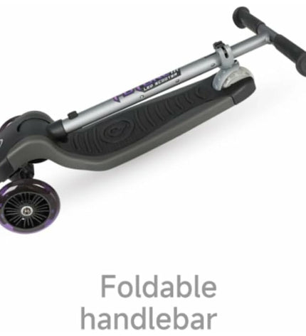 Ociotrends Eco Future scooter with three green wheels, designed for urban mobility and outdoor sport activities.