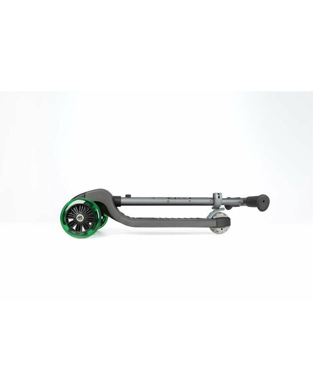 Ociotrends Eco Future scooter with three green wheels, suitable for urban mobility and outdoor sports, featuring a sturdy design.
