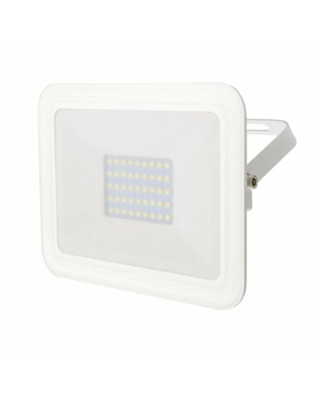 Iglux Bouwlamp 951230-F outdoor garden decorative light, 30W, 2400 lumens, 5500K, mounted on a garden wall.