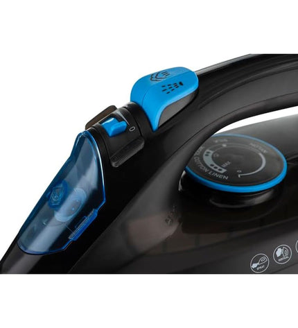 Blaupunkt BP5004 black steam iron with 2600W power, shown with water tank and steam vents for household ironing.