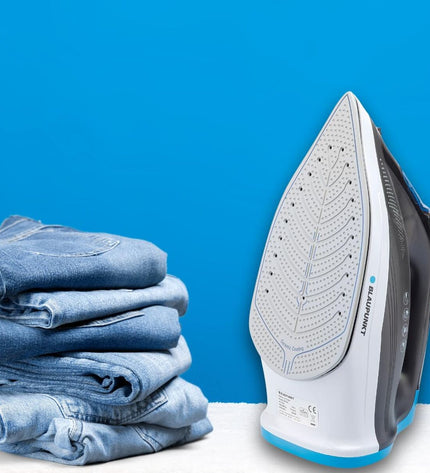 Blaupunkt BP5004 black steam iron with 2600W power, designed for home ironing and fabric steaming.
