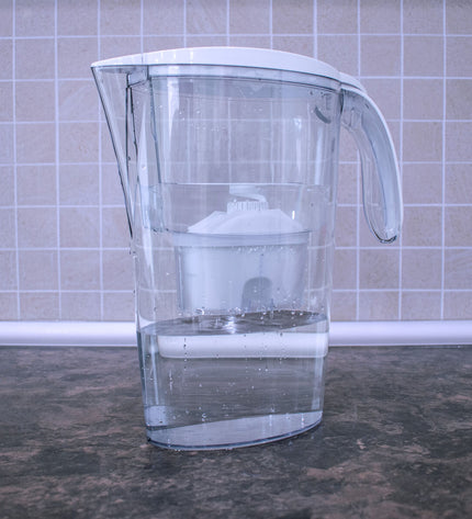 TM Electron 2.3L kettle with filter, used for household cooking and boiling water, featuring a modern design and ergonomic handle.