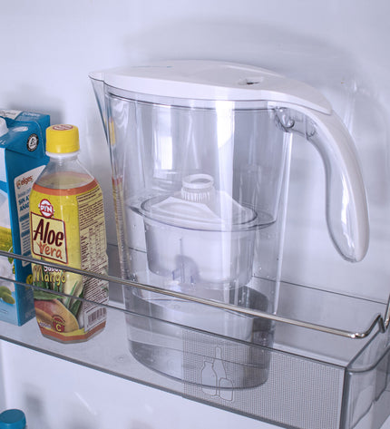 TM Electron 2.3L kettle with built-in filter, houseware kitchen item showing a close-up of the filtered water spout