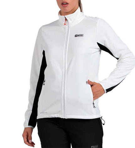 Women's +8000 Sportjack for outdoor activities, featuring lightweight fabric and sporty design suitable for camping and hiking.