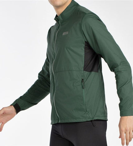 Olive green +8000 Windcheater Jas for outdoor activities, showing lightweight windproof fabric and sporty design.