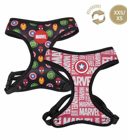 Marvel hondentuigje in rood, soft adjustable harness for dogs, featuring durable straps and secure buckle for comfortable fit.