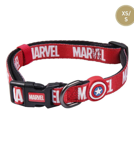 Marvel hondenhalsband in rood, durable pet accessory with adjustable strap and Marvel branding for stylish dogs.