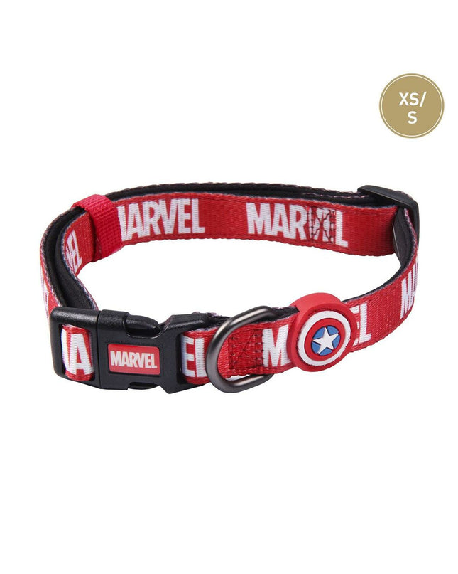 Marvel hondenhalsband in rood, durable pet accessory with adjustable strap and Marvel branding for stylish dogs.