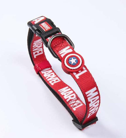Marvel hondenhalsband in rood voor kleine tot medium honden, featuring a stylish Marvel design on durable material.