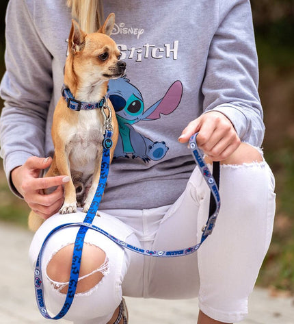 Stitch hondenhalsband in zwart met witte stiksels, comfortabele hondenaccessoire met verstelbare band en metalen gesp.