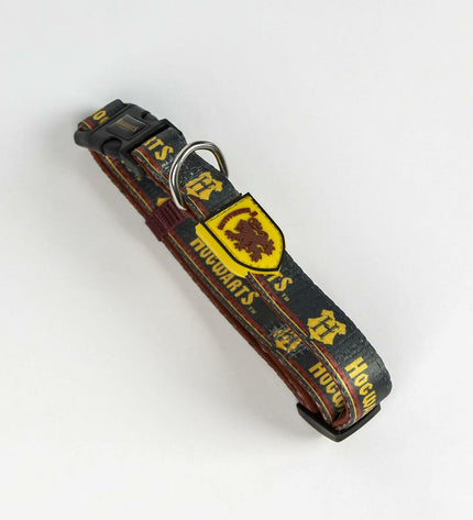 Harry Potter XS/S dog collar with magical design, made for small dogs, featuring Harry Potter branding and detailed craftsmanship.