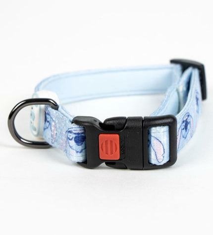 Stitch hondenhalsband with stitched design, durable nylon material, adjustable fit, and metal buckle for secure pet wearing.