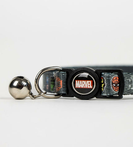 Marvel katthalsband with colorful Marvel superhero design on a black nylon strap for cats.