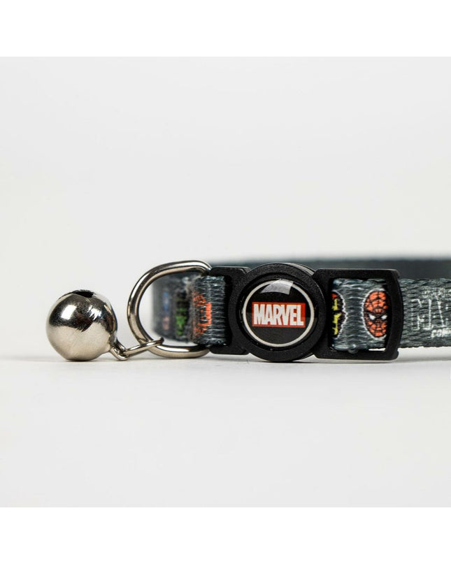 Marvel katthalsband with colorful Marvel superhero design on a black nylon strap for cats.